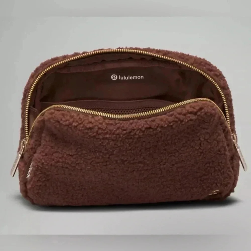 NWT LULULEMON BROWN 2L EVERYWHERE BELT BAG FUZZY. No longer available in stores - Picture 5 of 5